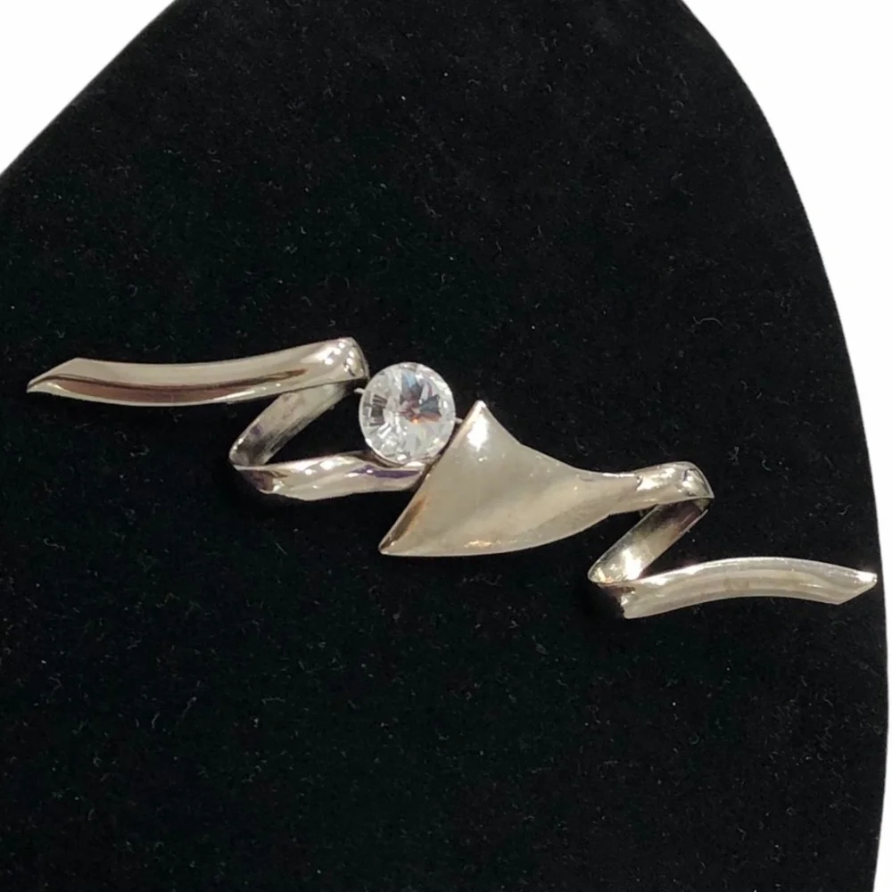 VINTAGE ARTISTIC SILVER TONE SQUIGGLE & CRYSTAL BROOCH